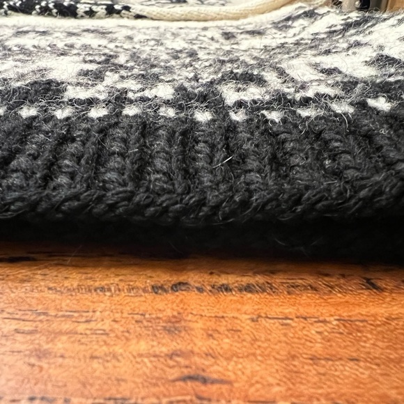 Handcrafted Peruvian Wool Crewneck Pullover Sweater / Medium - Picture 9 of 9